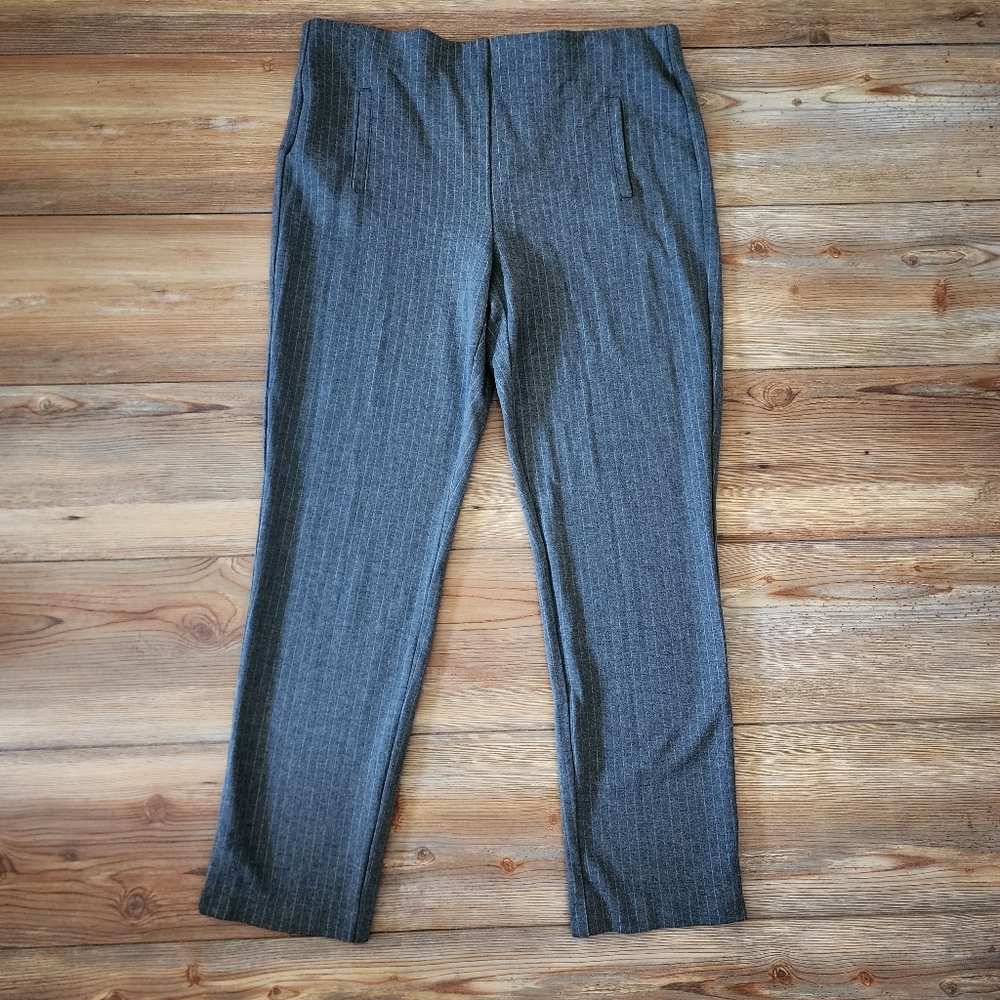 Chico's Slimming Ankle Pants Womens 8 Gray Pinstripe